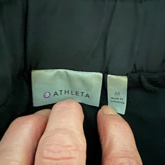 Athleta skort with pockets. Great condition. Breathable material. - Picture 5 of 5